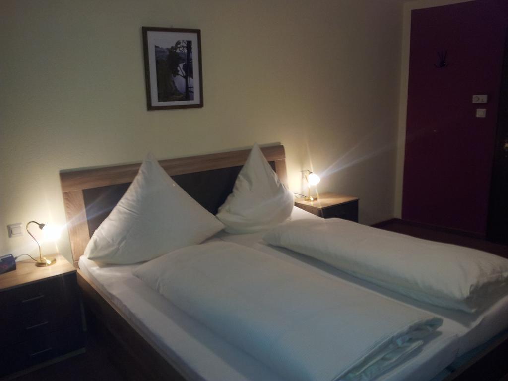 Hotel Zur Winzergenossenschaft Ernst Εξωτερικό φωτογραφία