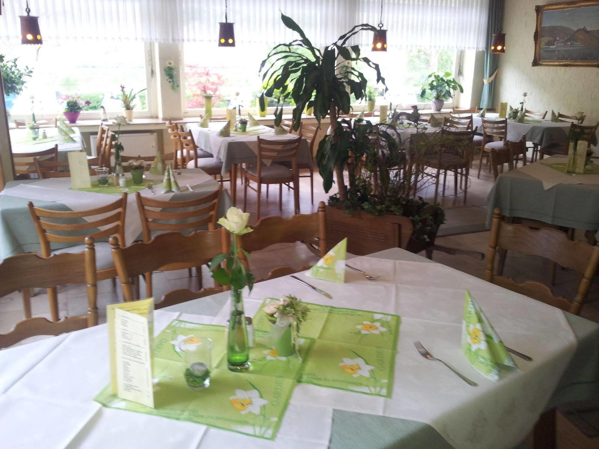 Hotel Zur Winzergenossenschaft Ernst Εξωτερικό φωτογραφία