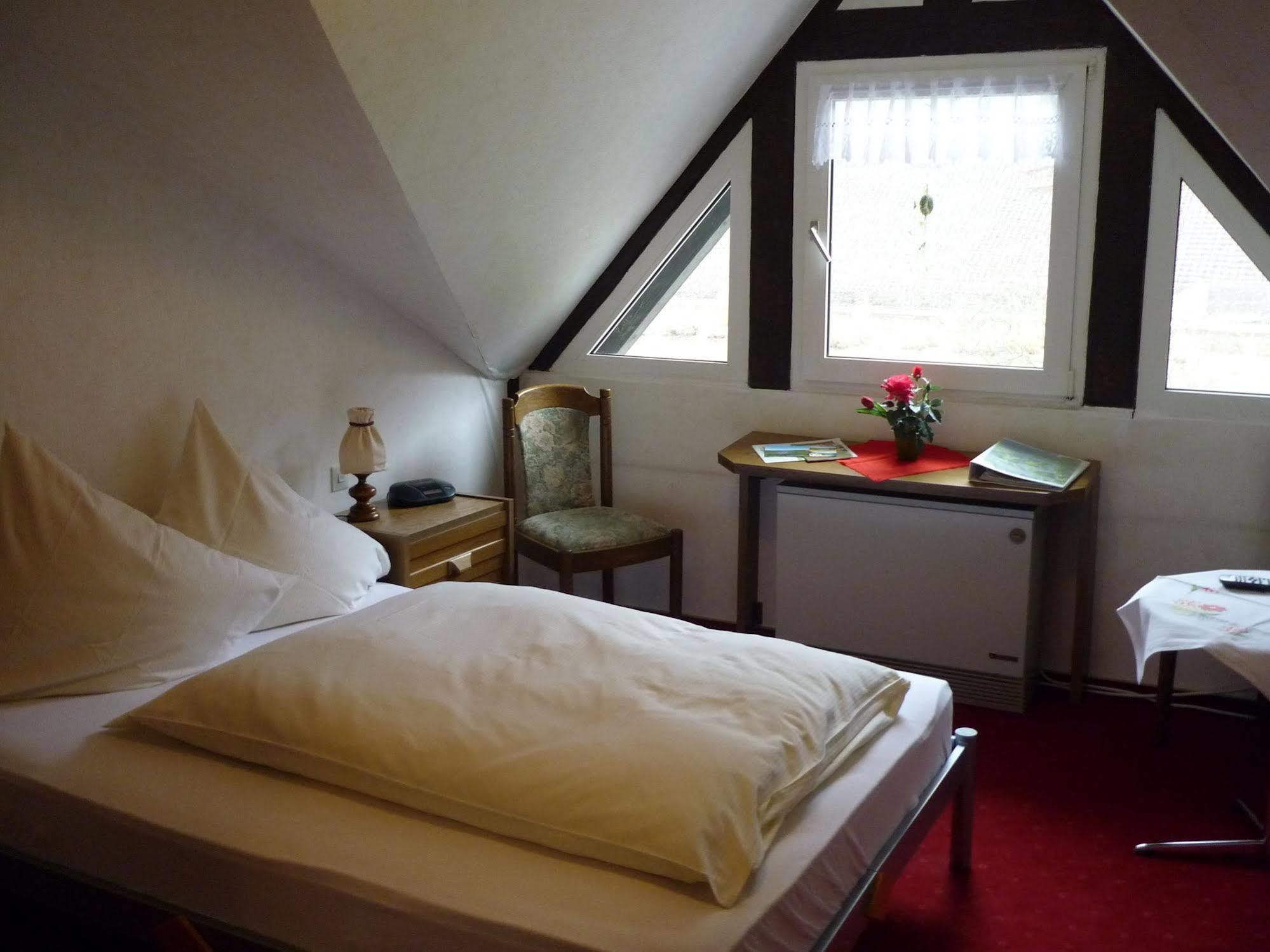 Hotel Zur Winzergenossenschaft Ernst Εξωτερικό φωτογραφία