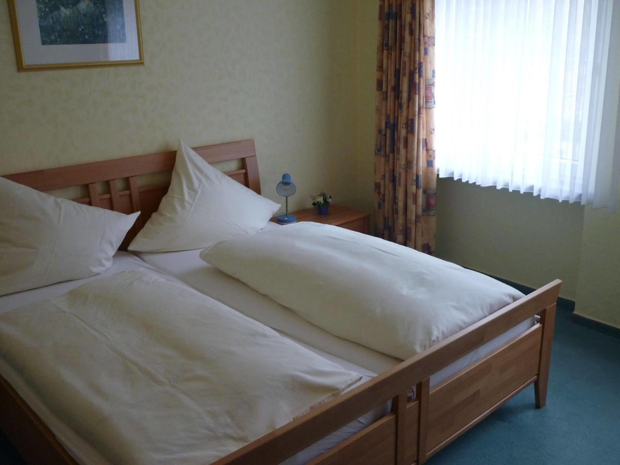 Hotel Zur Winzergenossenschaft Ernst Εξωτερικό φωτογραφία