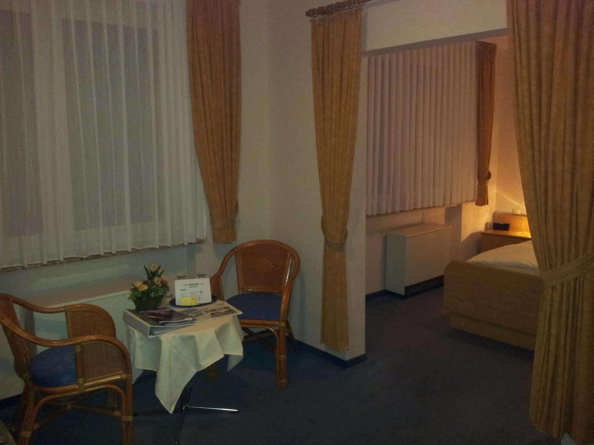 Hotel Zur Winzergenossenschaft Ernst Εξωτερικό φωτογραφία
