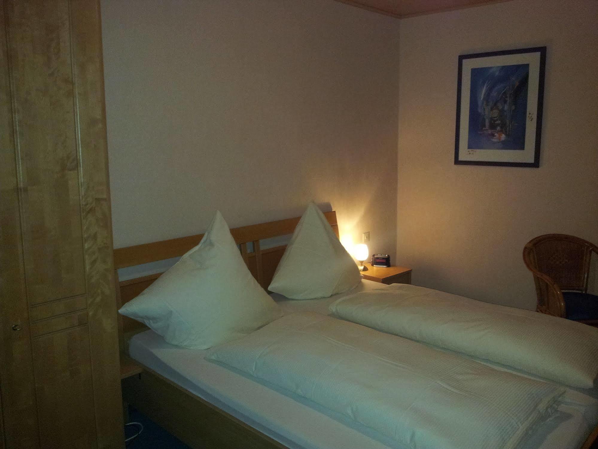 Hotel Zur Winzergenossenschaft Ernst Εξωτερικό φωτογραφία